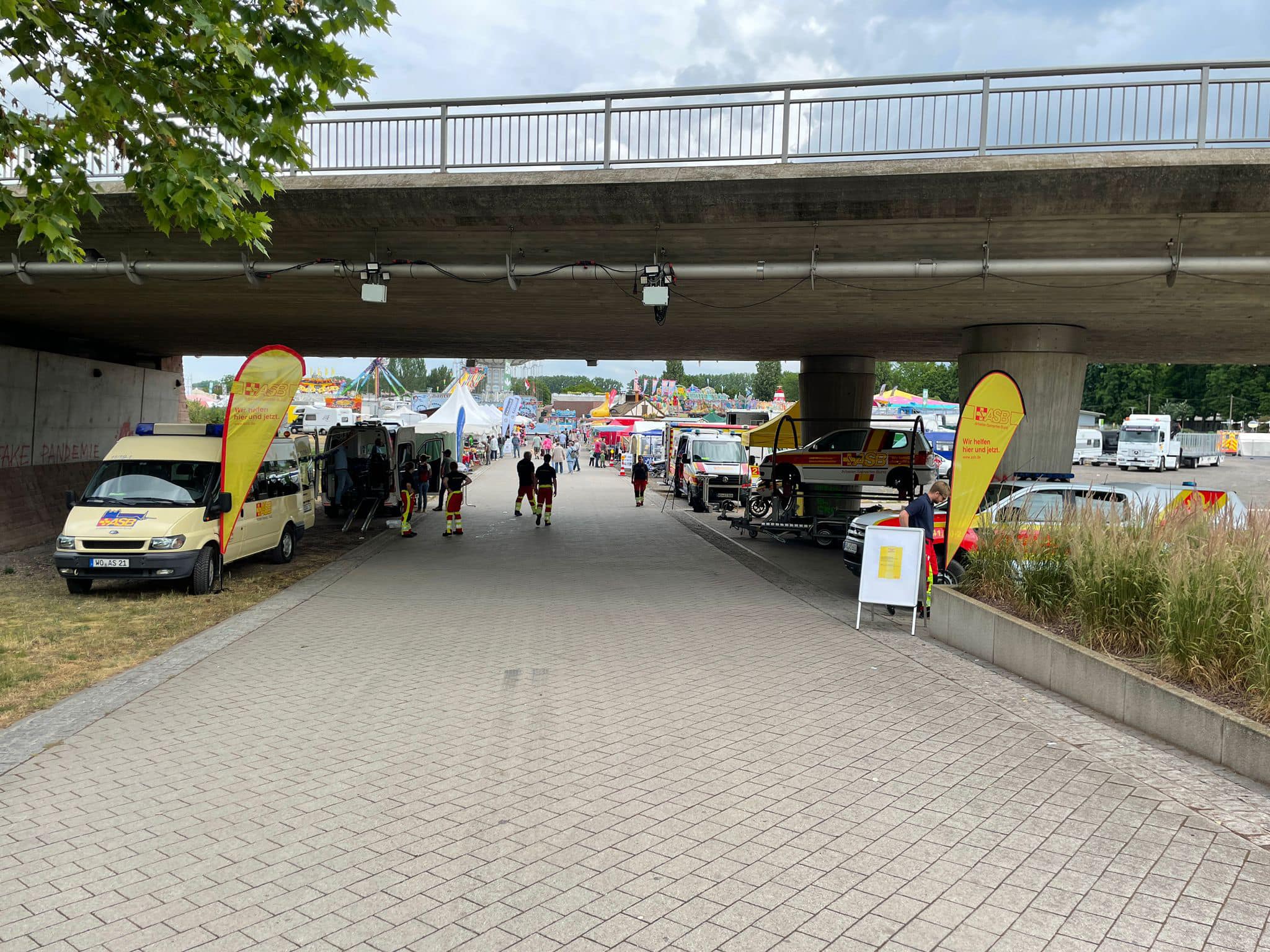 Blaulichtmeile auf dem Pfingstmarkt