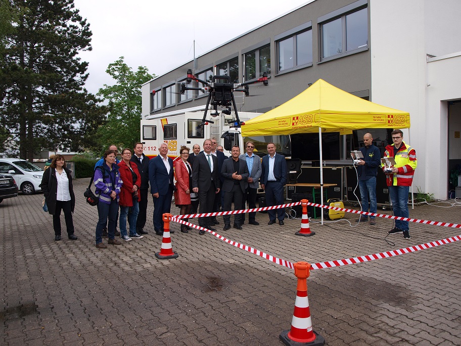 Einsatzleitwagen und Multikopter gehen in Dienst